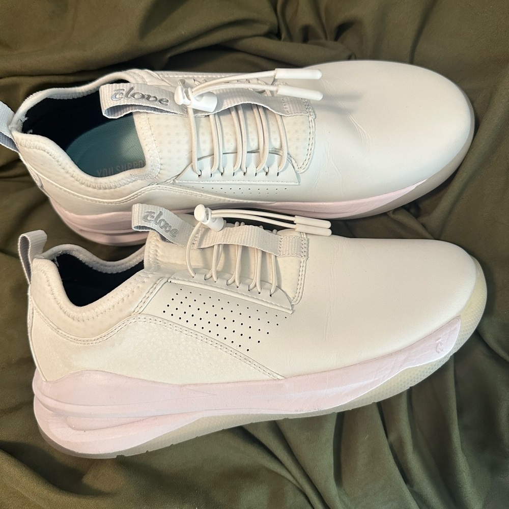 Clove Brilliant White Nursing Shoes Size 9